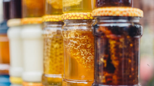Naturalny miód w Twojej kuchni: Smak, konsystencja i kulinarne inspiracje